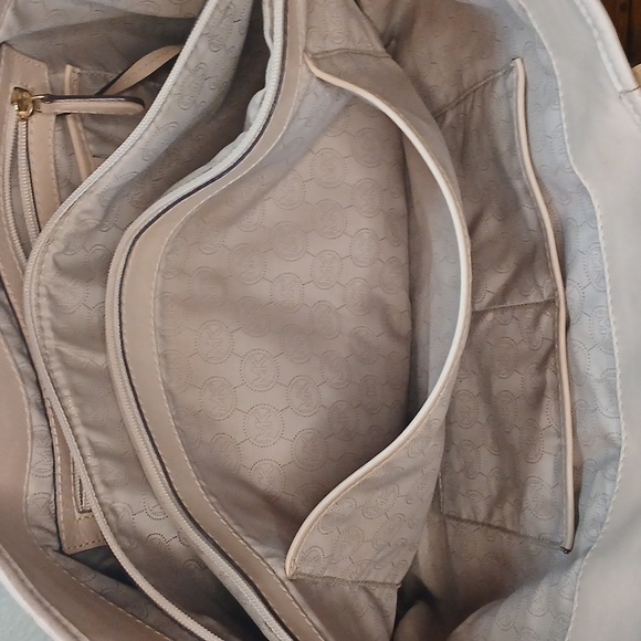 Michael Kors Vanilla Beige Mk Logo XL Jetset Collection Tote Bag PRICE IS FIRM! - Picture 10 of 11
